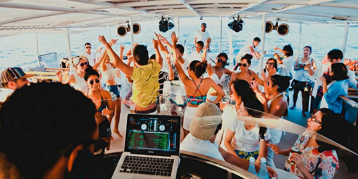 Аренда Party Catamaran 74ft на Пхукете